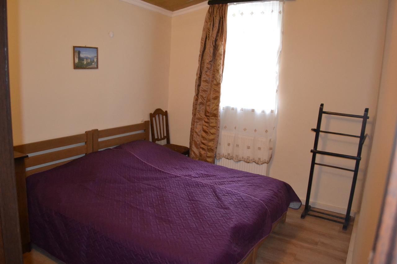 Riverside Hostel Borjomi Exterior photo