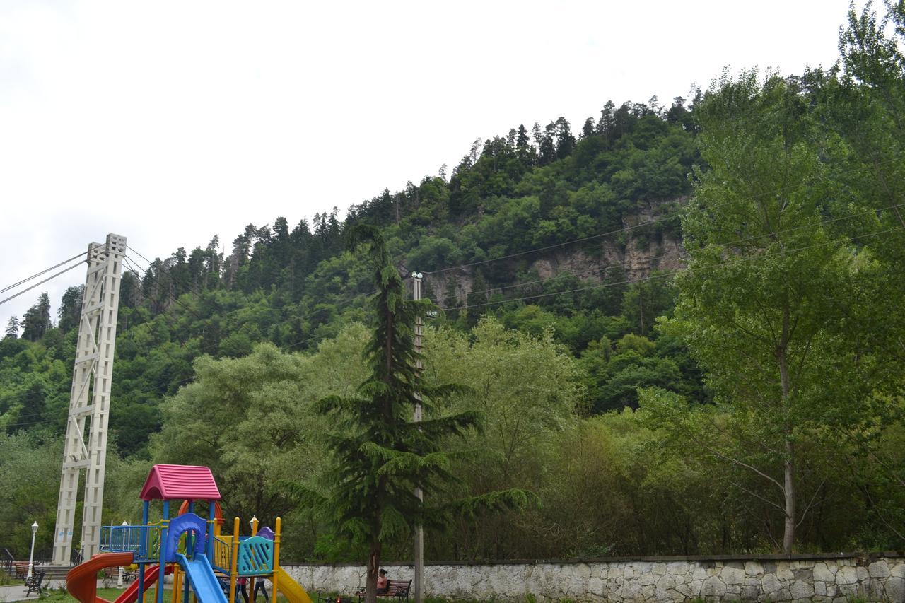 Riverside Hostel Borjomi Exterior photo